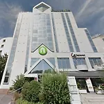 Hotel Campanile 3*
